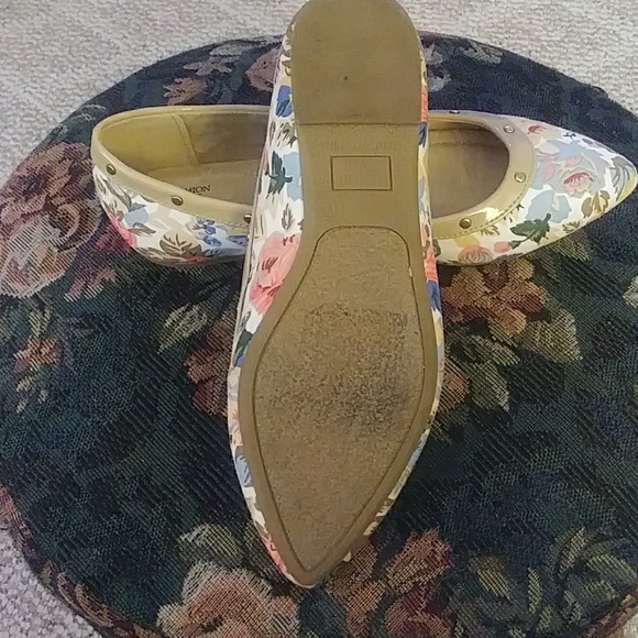 Shoes - Picture 3 of 4